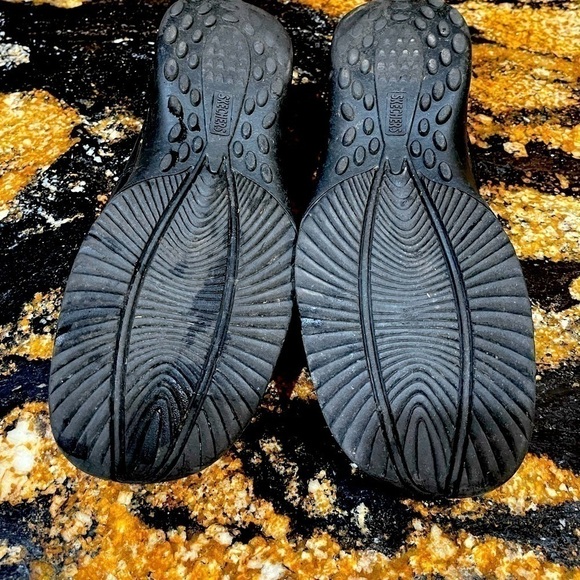 Sketchers size 10 Black loafer slip ons - Picture 5 of 6